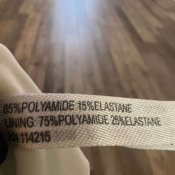 ViX Delta Detail Hipster Cut
Stripped Bikini Bottom Multi Color
Swimwear Size S - Picture 6 of 8